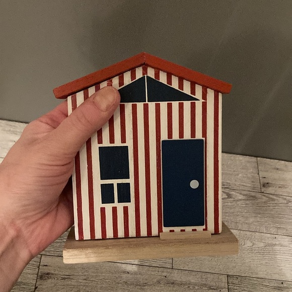 Target Dollar Spot Bullseye’s Playground 2-Piece Wooden Summer Beach Lake Houses - Picture 8 of 15